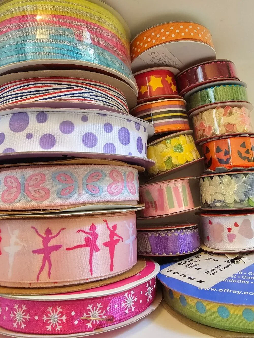 Crafter's Bundle: Patterned Ribbon - 25 spools, various widths - Picture 2 of 5